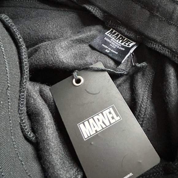 NWT MARVEL Wakanda Forever
Sweatpants/joggers Mens size Medium
Drawstring waist - Picture 8 of 11